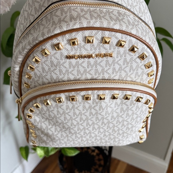 Micheal Kors Abbey Medium sized backpack - Picture 7 of 7